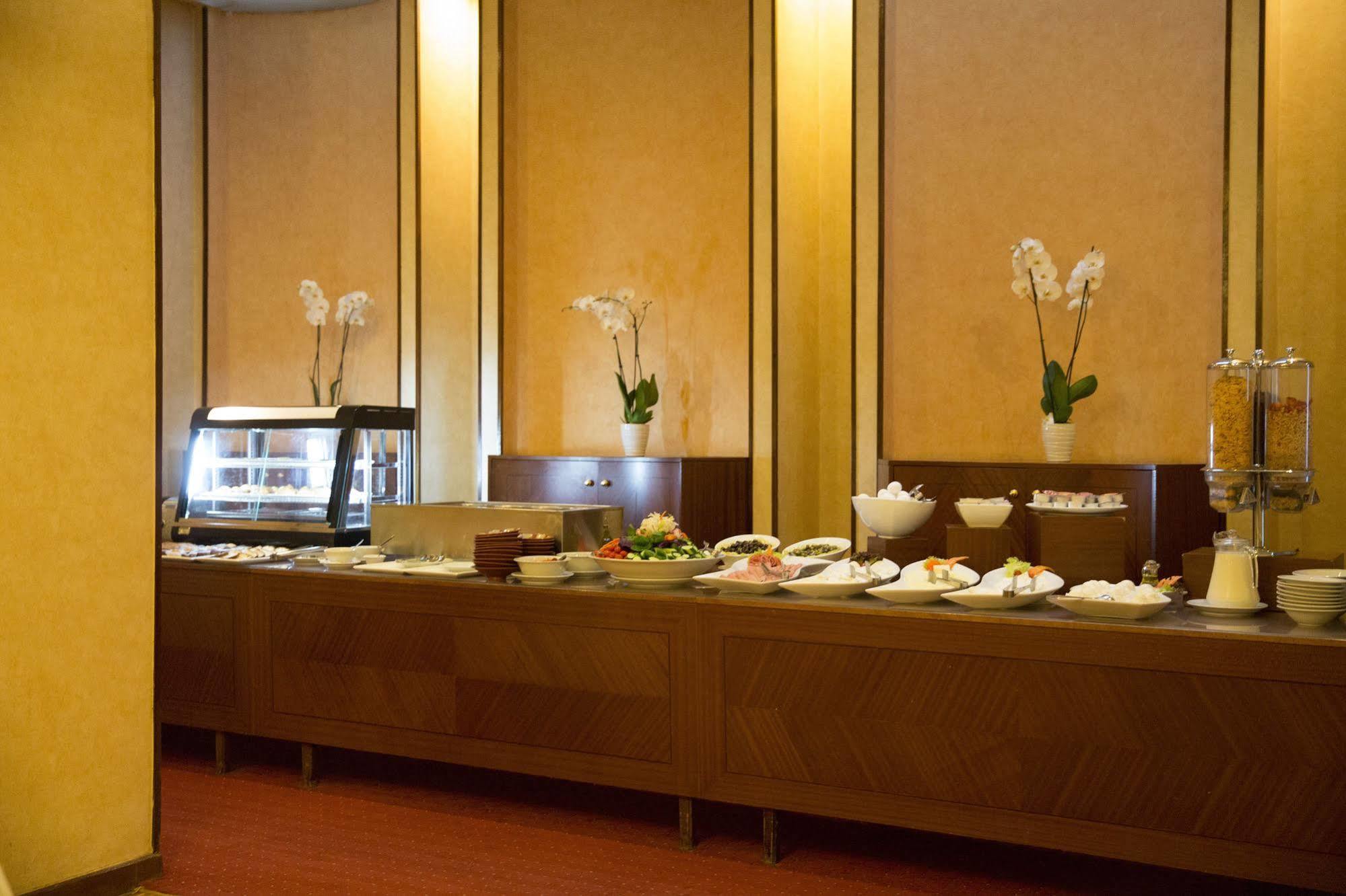 The Mayflower 4*